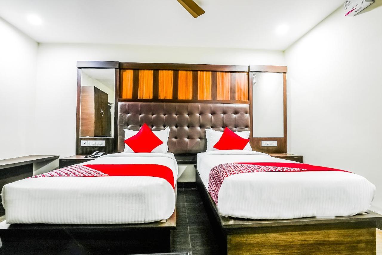 Oyo 16155 Hotel Dcm Grand Vijayawāda Εξωτερικό φωτογραφία