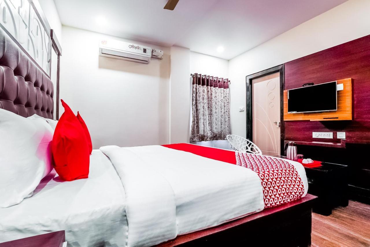 Oyo 16155 Hotel Dcm Grand Vijayawāda Εξωτερικό φωτογραφία