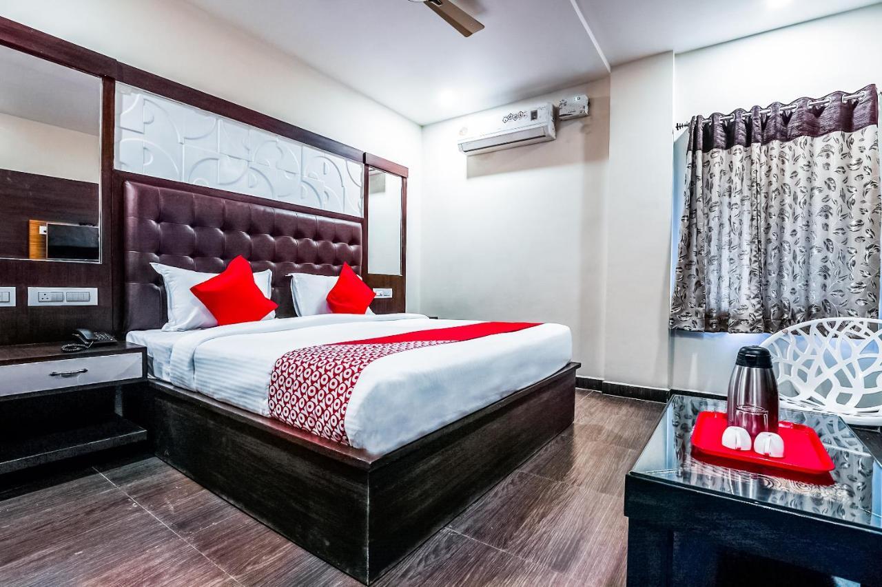 Oyo 16155 Hotel Dcm Grand Vijayawāda Εξωτερικό φωτογραφία