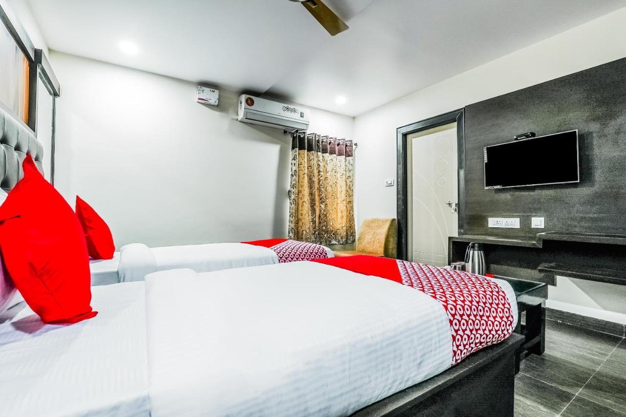 Oyo 16155 Hotel Dcm Grand Vijayawāda Εξωτερικό φωτογραφία
