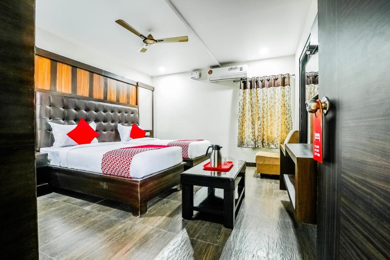 Oyo 16155 Hotel Dcm Grand Vijayawāda Εξωτερικό φωτογραφία