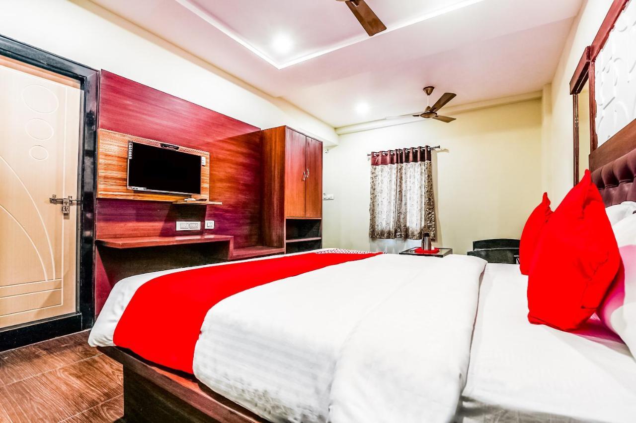 Oyo 16155 Hotel Dcm Grand Vijayawāda Εξωτερικό φωτογραφία