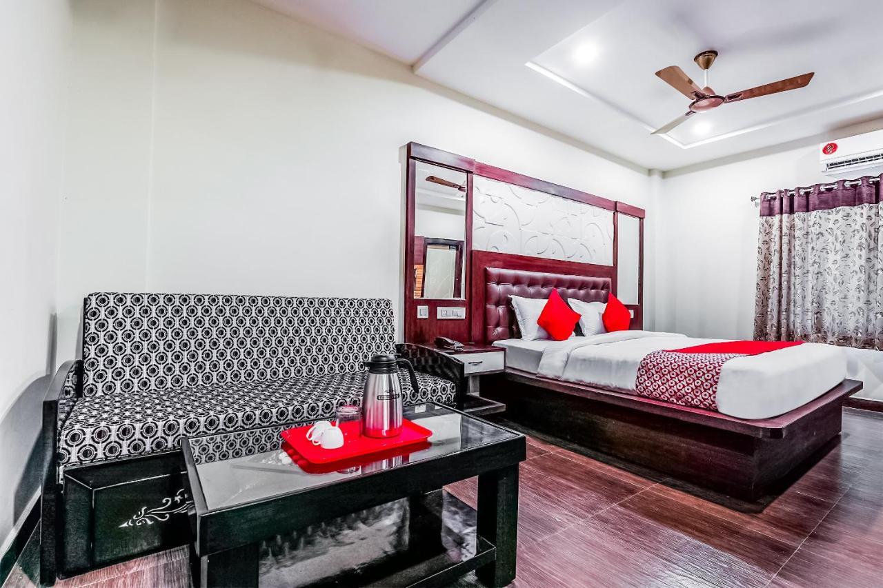 Oyo 16155 Hotel Dcm Grand Vijayawāda Εξωτερικό φωτογραφία