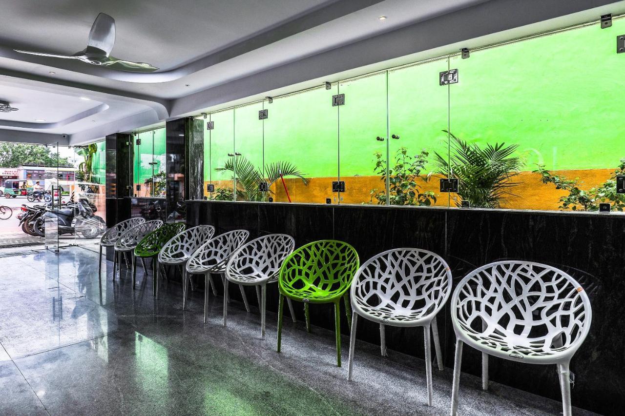 Oyo 16155 Hotel Dcm Grand Vijayawāda Εξωτερικό φωτογραφία