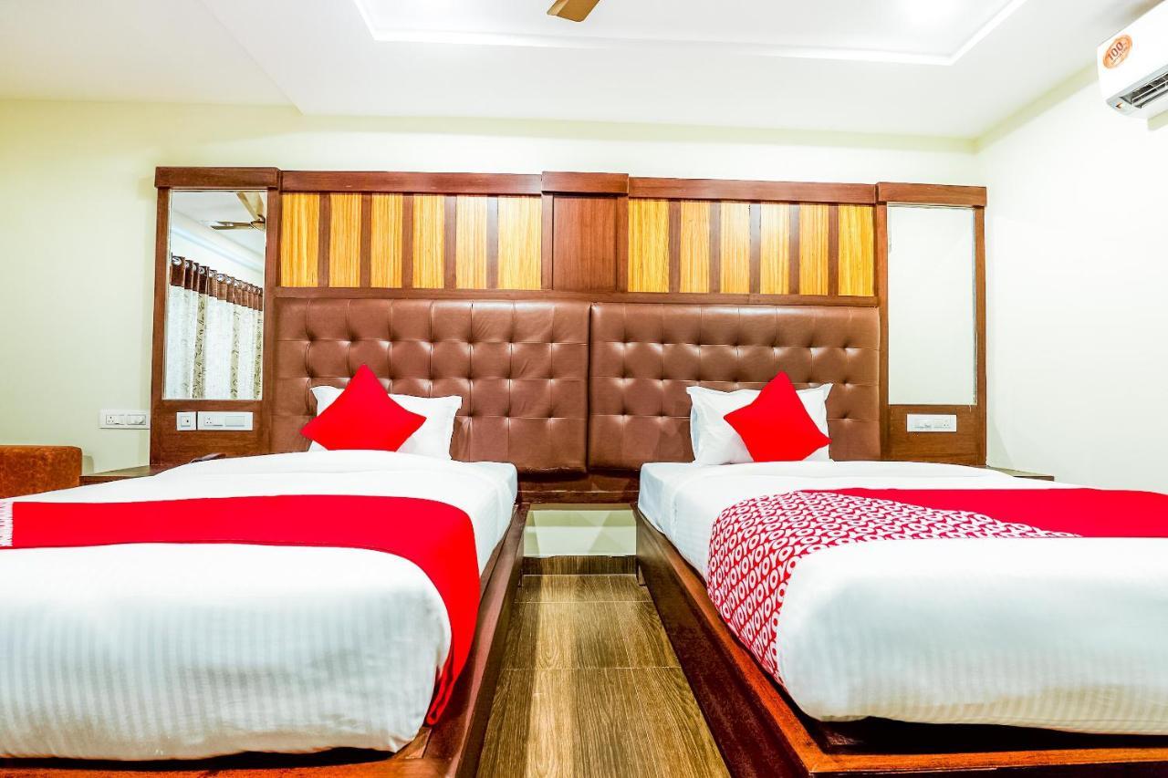 Oyo 16155 Hotel Dcm Grand Vijayawāda Εξωτερικό φωτογραφία
