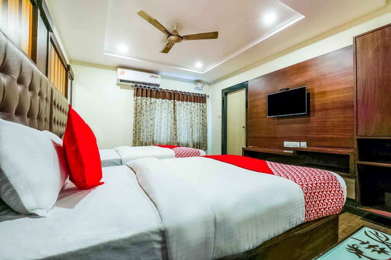 Oyo 16155 Hotel Dcm Grand Vijayawāda Εξωτερικό φωτογραφία