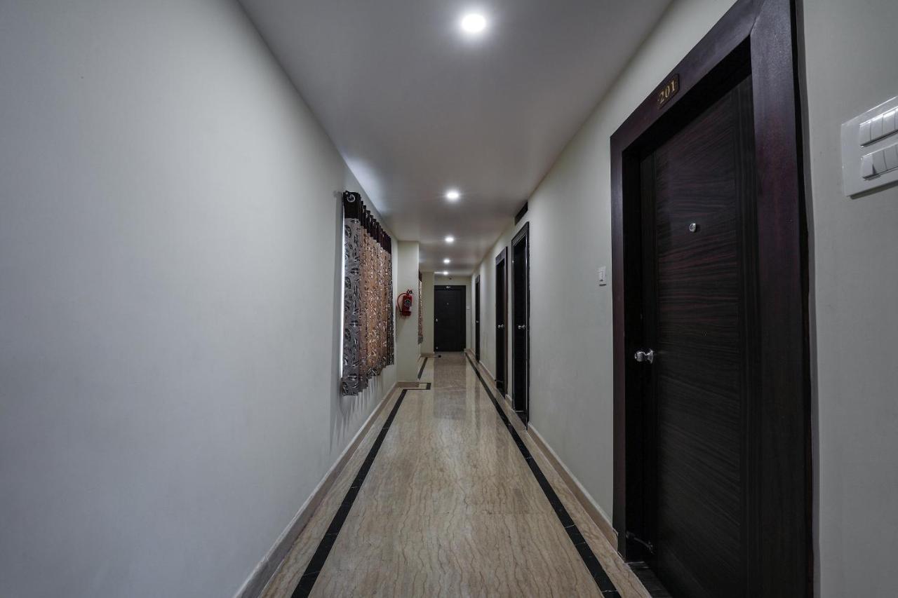 Oyo 16155 Hotel Dcm Grand Vijayawāda Εξωτερικό φωτογραφία