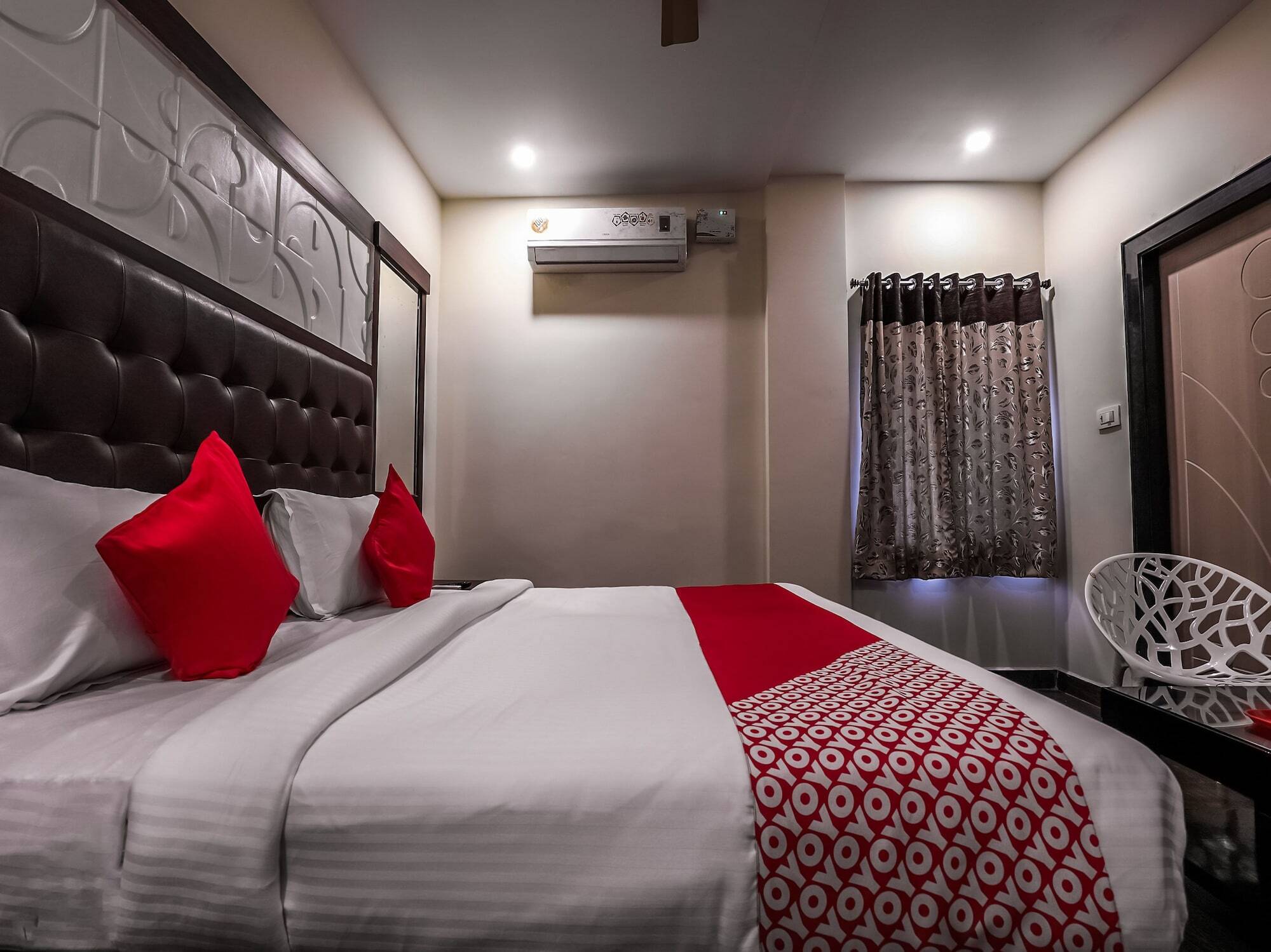 Oyo 16155 Hotel Dcm Grand Vijayawāda Εξωτερικό φωτογραφία